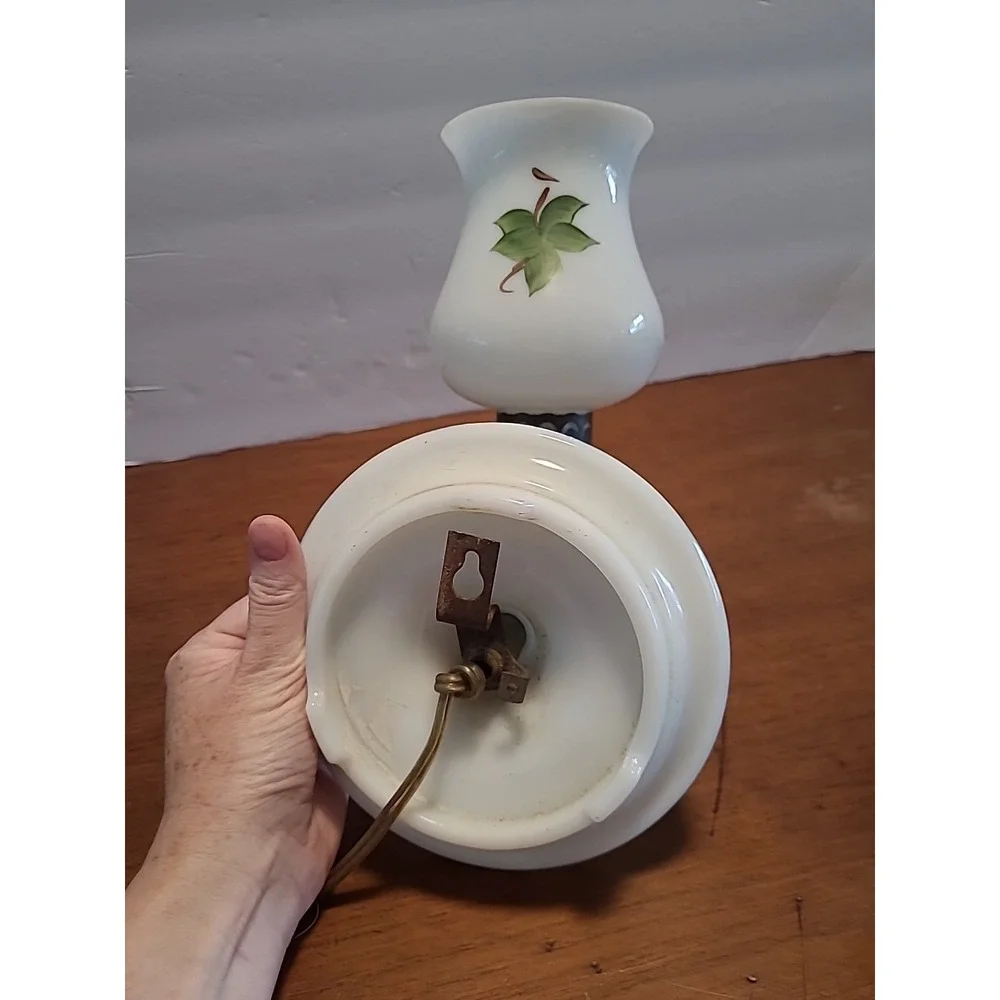 Vintage Ivy Hand Painted Milk Glass Wall Sconce Lamp Green Leaves‎ Works